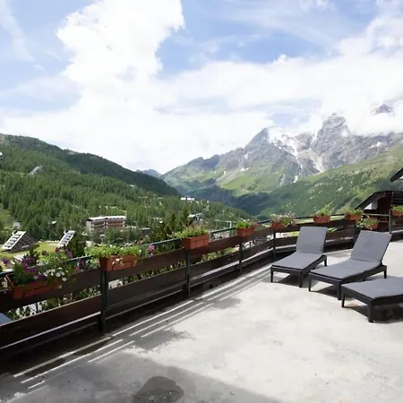In Cervinia Due شقة *